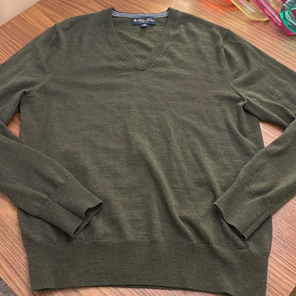 Brooks Brothers Sweater Mens Medium V-Neck Pullover Italian Yarn 100% Wool